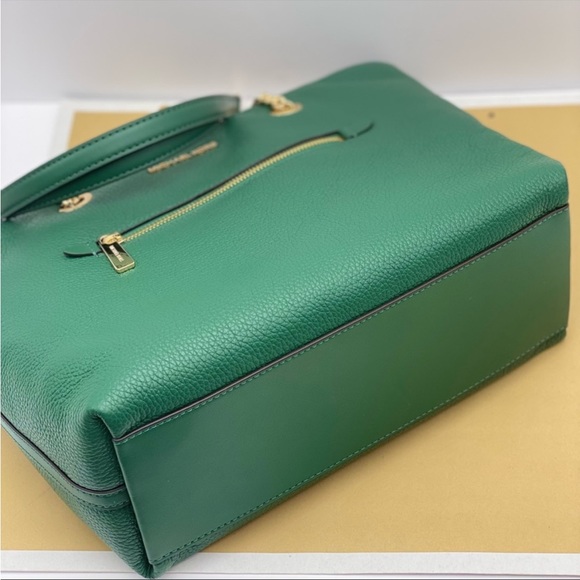 New Michael Kors Medium Front Zip
Chain Tote Bag Leather JEWEL GREEN - Picture 7 of 14